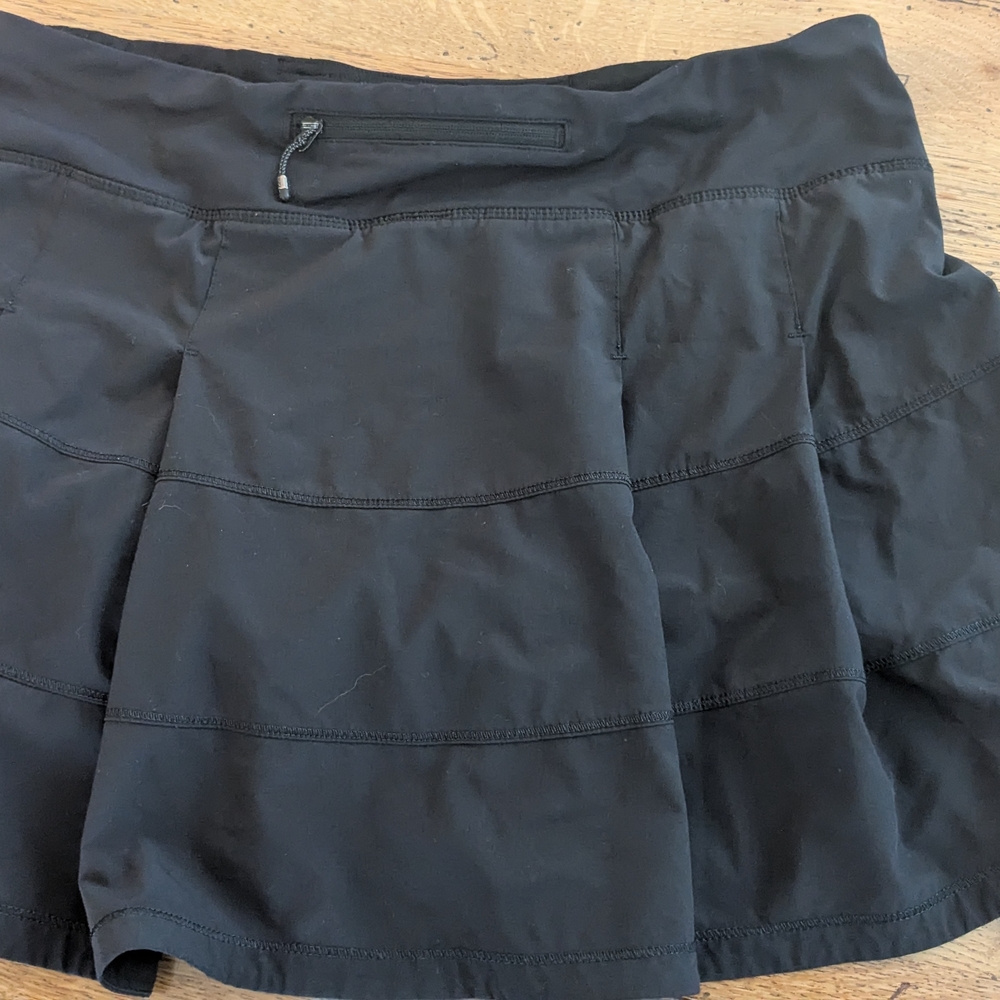 Set Of 2 Lululemon Size 8 Women's Skorts - Black and White - Picture 5 of 9